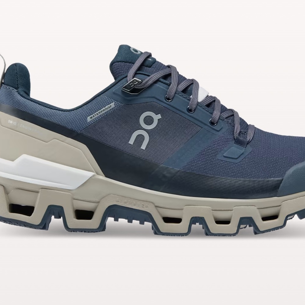 ON M CLOUDWANDER WATERPROOF SNEAKERS SIZE 6